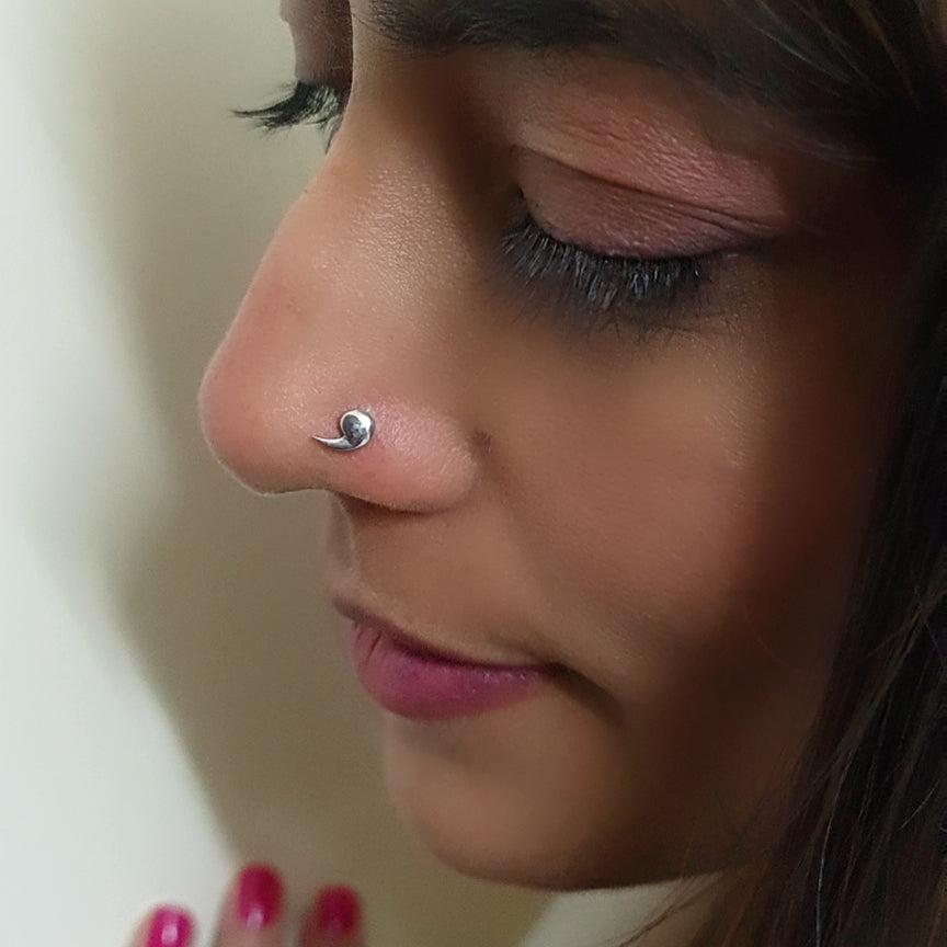 The Comma Nose Pin